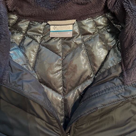 Columbia Women's Black Puffer Vest - Picture 3 of 4